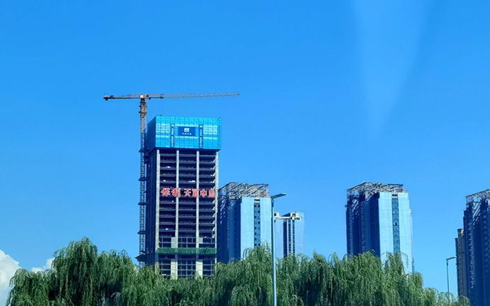 直冲天际  Z6官网塔机助建兰州超高层项目