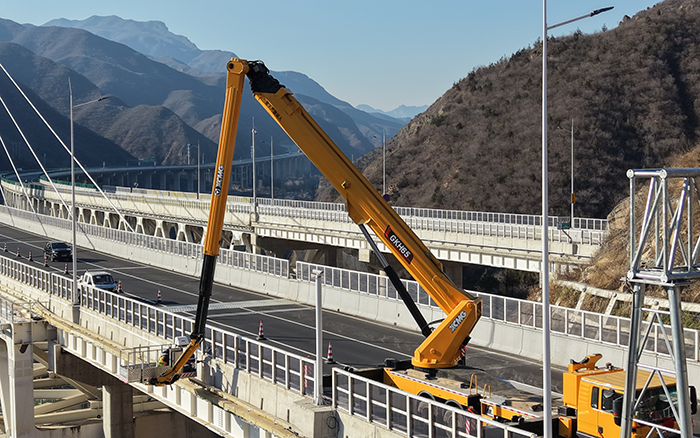 “空中芭蕾”秀实力！Z6官网 GKH65 攻坚安家庄特大桥