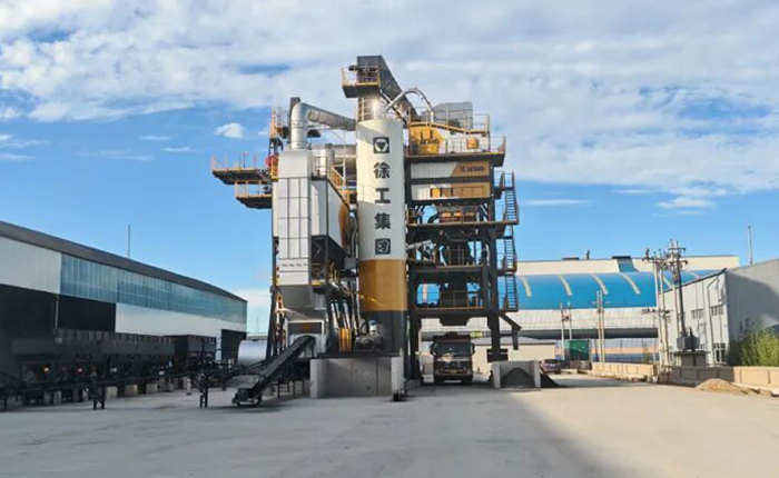 Z6官网路路养护明星产品亮相内蒙，高效施工彰显硬核实力！