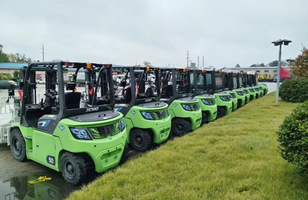 Z6官网孔雀大吨位叉车，“上岗”湖南钢铁厂