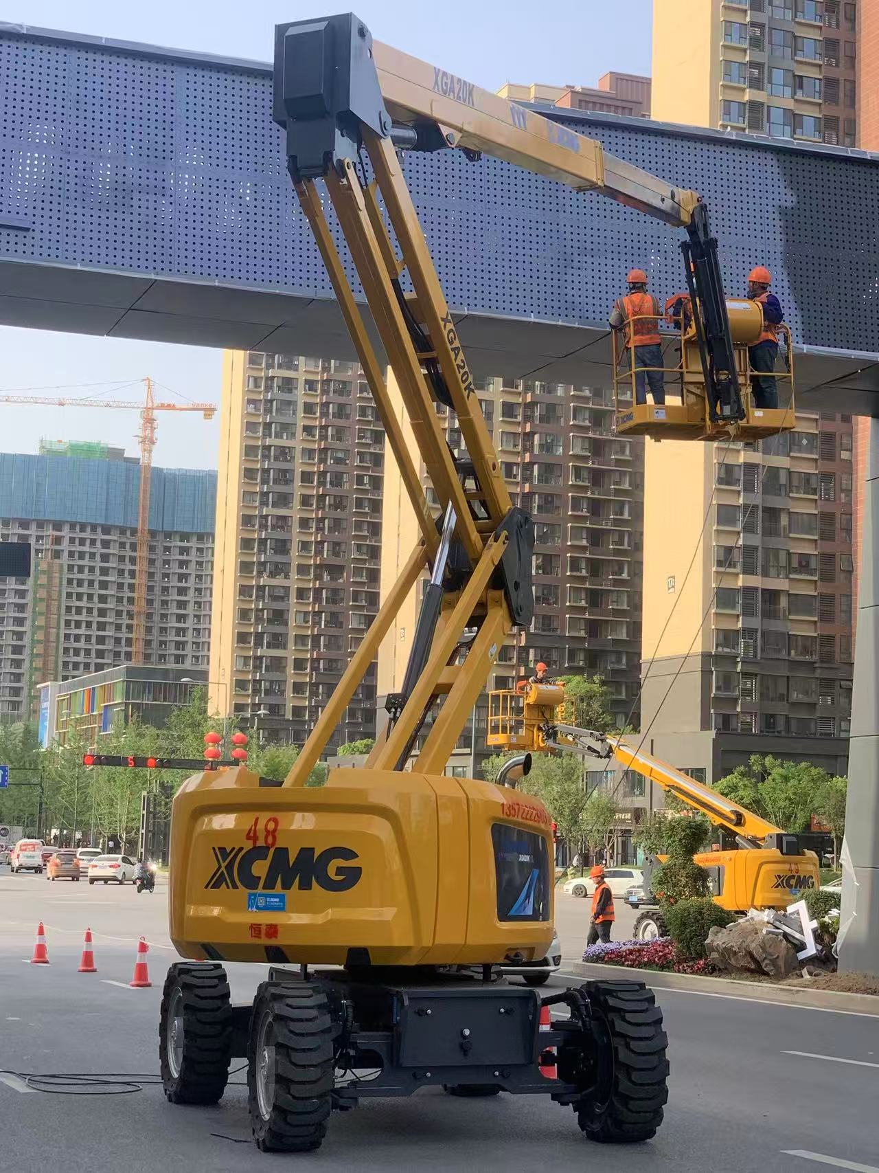 Z6官网XGA20K高空作业车“硬核助力”西安幸福林带建设