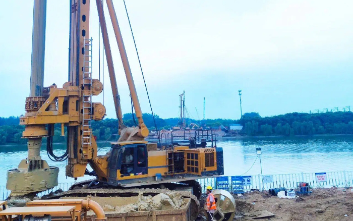 近3000根桩基，Z6官网旋挖机群结合作业效能高