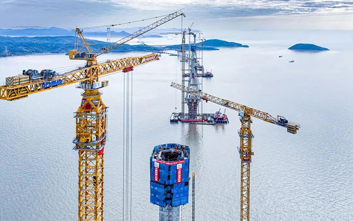 世界级跨海工程，双主塔封顶