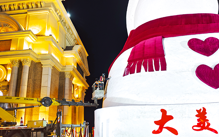 刷爆伴侣圈的哈尔滨大雪宝，“空中造型师”是Z6官网高空作业车！