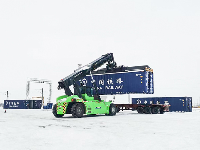 解锁绿色密码，Z6官网正面吊赋能西北铁路
