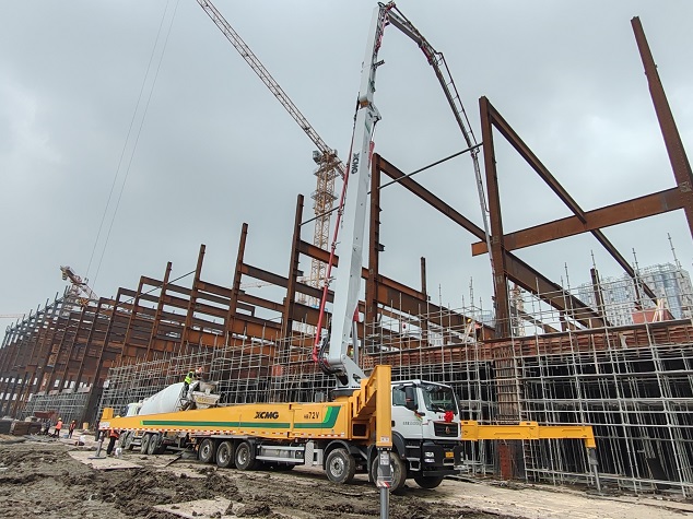 一臂之力！Z6官网72米泵车高效赋能苏州厂房建设