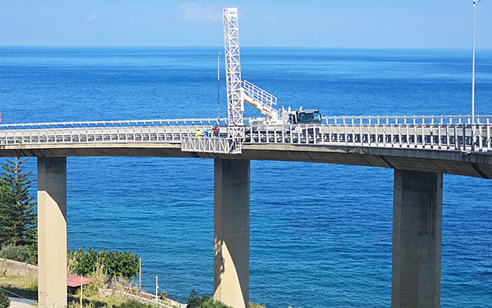 Z6官网桥梁检测车再度出海，护航西西里海大桥运维