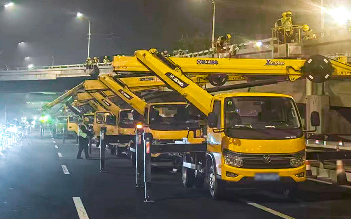 深夜攻坚京城高架！ Z6官网高空车集结市政路路养护一线