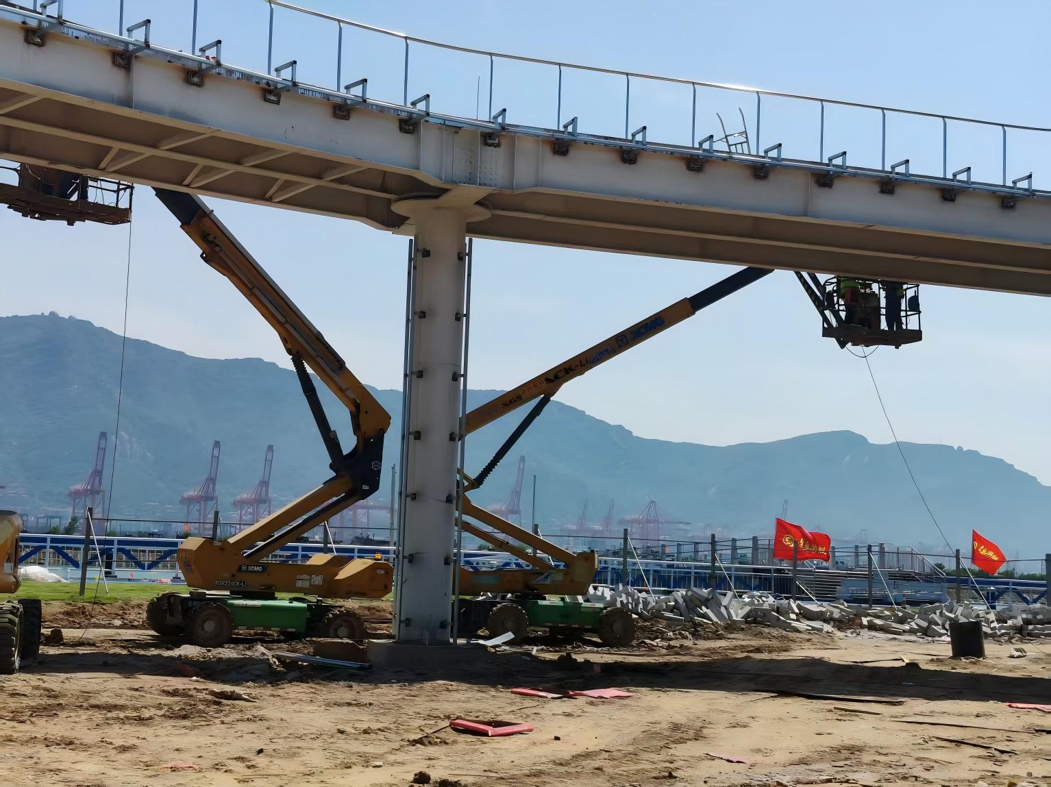 盐雾里搭起 “空中环线”！Z6官网高空作业平台奋战连岛景区建设