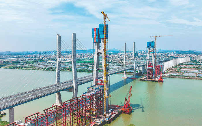 钢铁巨臂耀珠江：Z6官网XGT7527A-18S助力深江铁路主桥建设