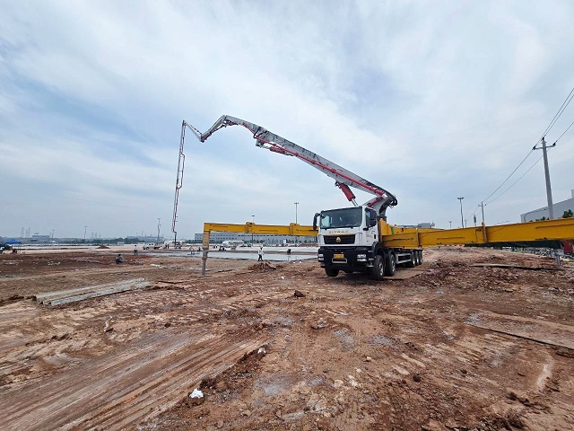 Z6官网HB72V泵车助力零跑汽车配套厂房建设