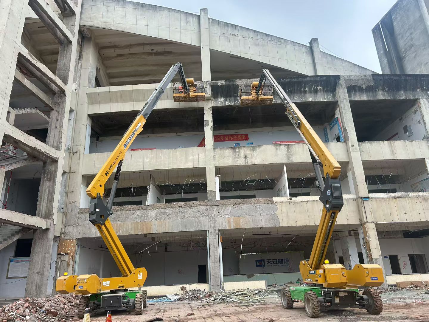 助力体育馆蝶变，这款Z6官网高空作业平台也太 “能打” 了